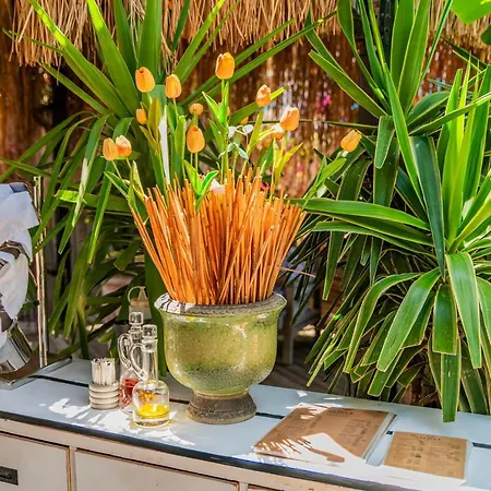 Elista & Hotel Golturkbuku